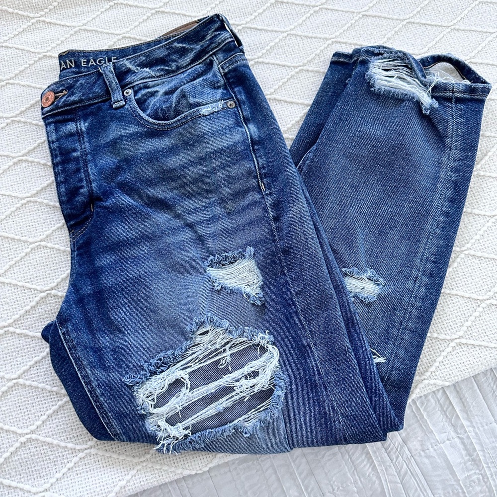 American Eagle distressed Tomgirl jeans